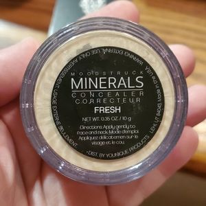 Younique moodstruck mineral concealer